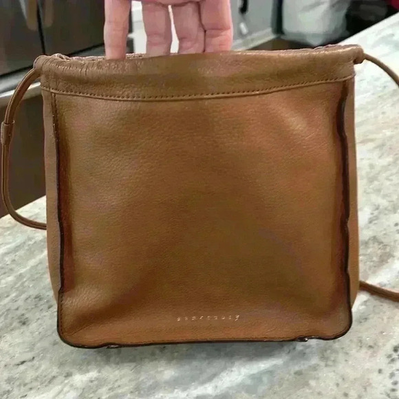 Sanctuary Women’s Crossbody purse light brown. 100%leather magnetic top closure - Picture 5 of 11